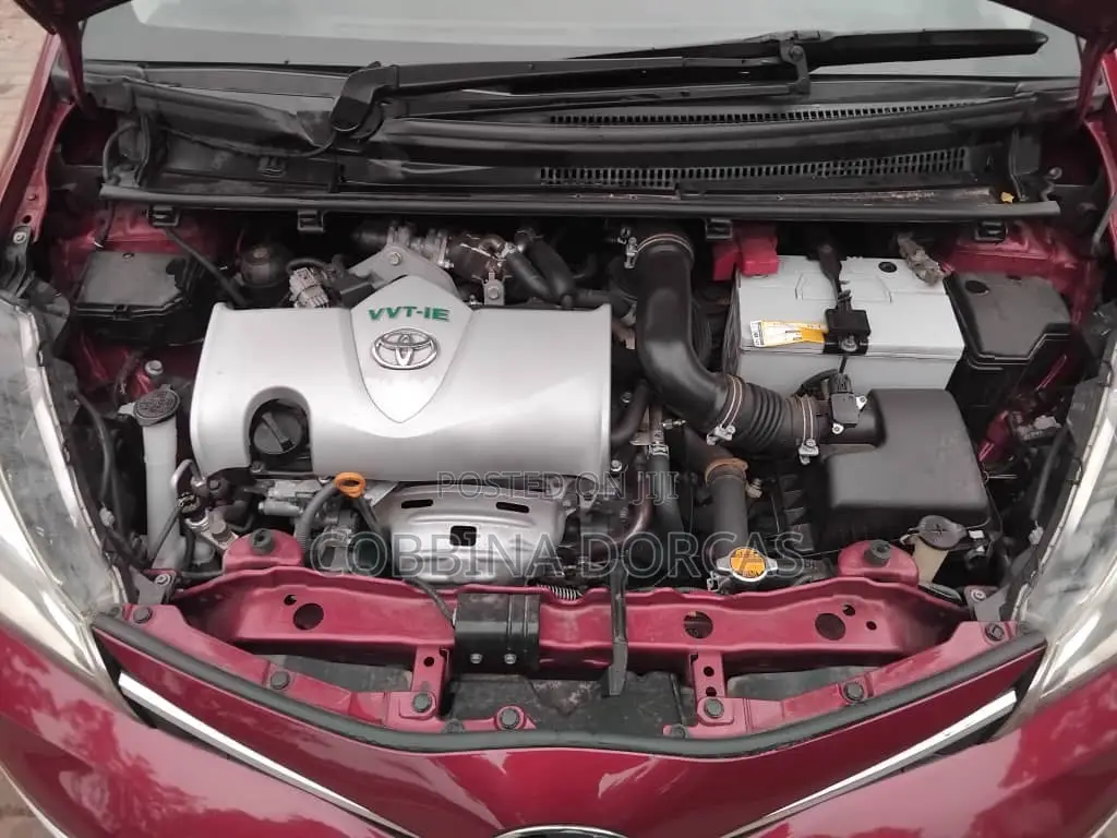 Toyota Vitz 2015 Burgundy