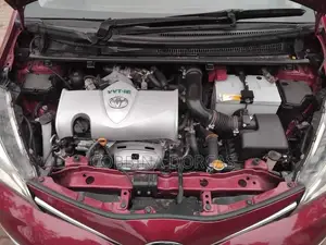 Toyota Vitz 2015 Burgundy