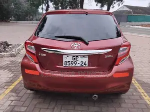 Toyota Vitz 2015 Burgundy