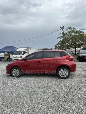Toyota Yaris SE Hatchback 5dr 2018 Burgundy
