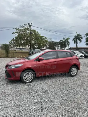 Toyota Yaris SE Hatchback 5dr 2018 Burgundy