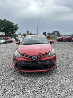 Toyota Yaris SE Hatchback 5dr 2018 Burgundy