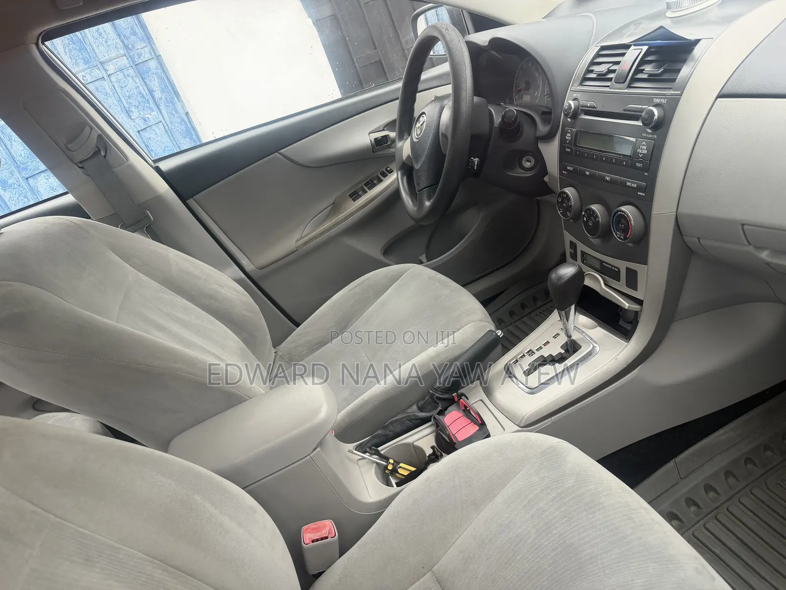 Toyota Corolla LE 4dr Sedan (1.8L 4cyl 4A) 2013 Silver