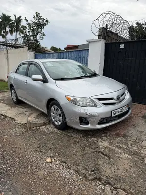 Toyota Corolla LE 4dr Sedan (1.8L 4cyl 4A) 2013 Silver