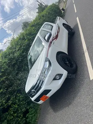 Toyota Hilux Revo Double Cab Petrol 2.7 AWD 2022 White