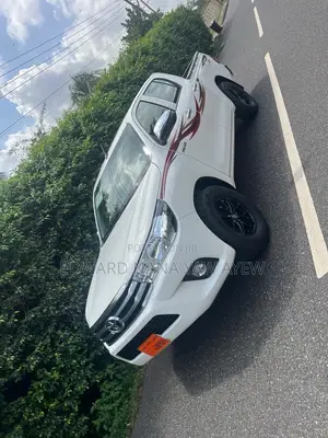 Toyota Hilux Revo Double Cab Petrol 2.7 AWD 2022 White