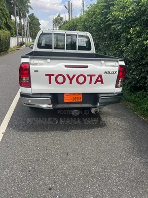 Toyota Hilux Revo Double Cab Petrol 2.7 AWD 2022 White