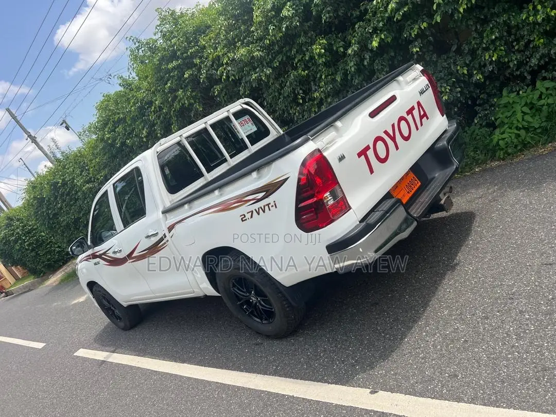 Toyota Hilux Revo Double Cab Petrol 2.7 AWD 2022 White