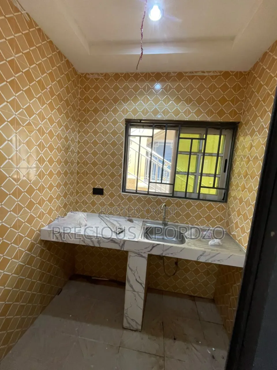 1bdrm Room & Parlour in Lakeside Estate for rent