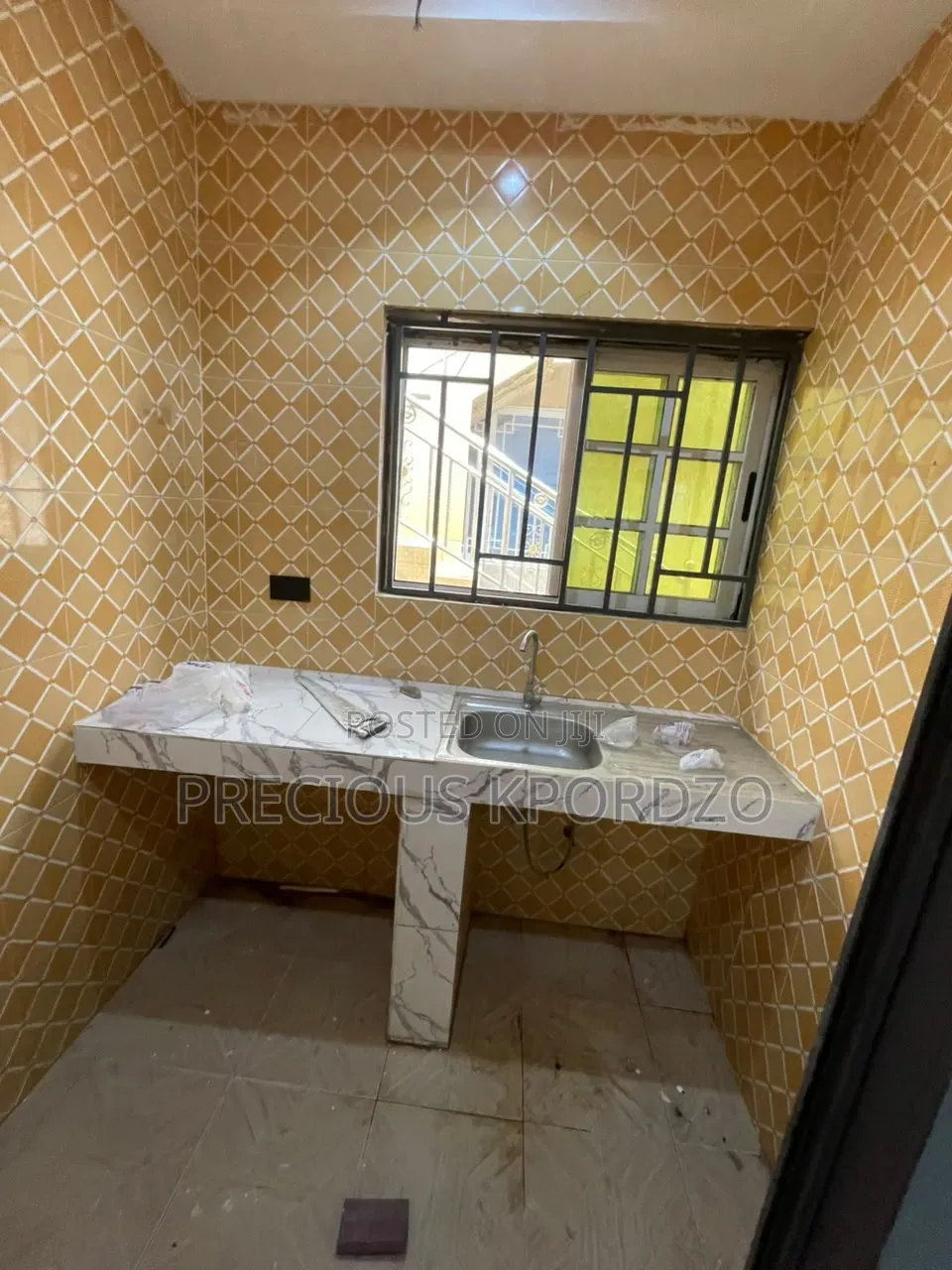 1bdrm Room & Parlour in Lakeside Estate for rent