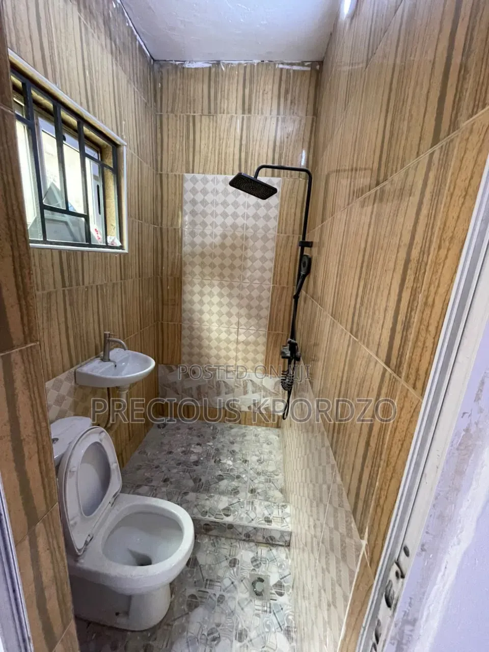 1bdrm Room & Parlour in Lakeside Estate for rent