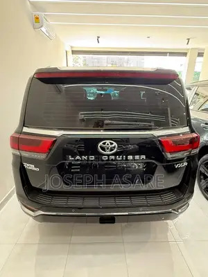 Toyota Land Cruiser 2025 Black