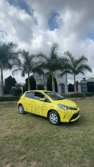 Toyota Vitz 1.5 FWD 5dr 2015 Yellow