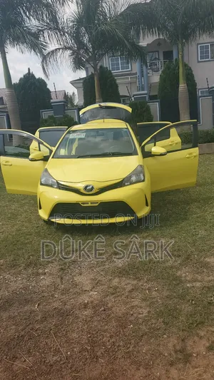 Toyota Vitz 1.5 FWD 5dr 2015 Yellow
