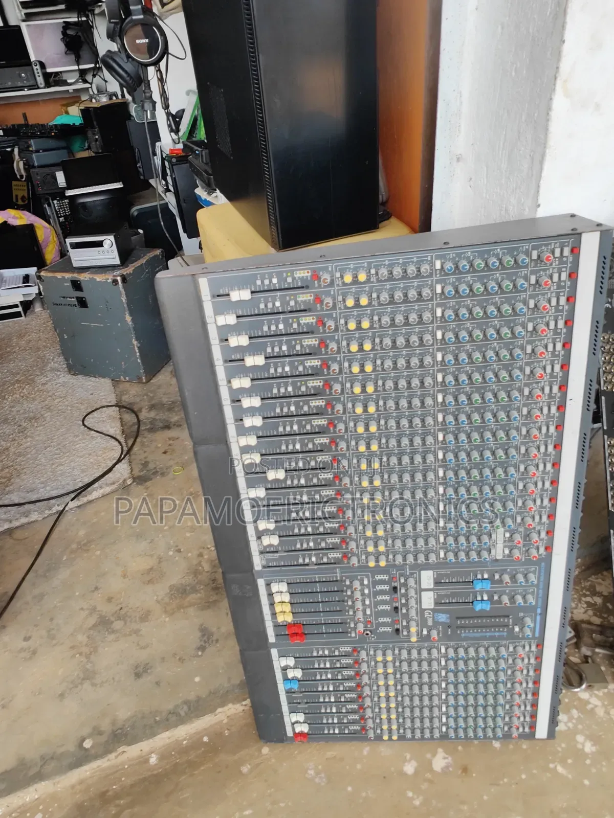 Behringer - MX8000 - Eurodesk - 48/24 Channel Mixer