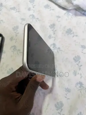 Apple iPhone XR 64 GB White