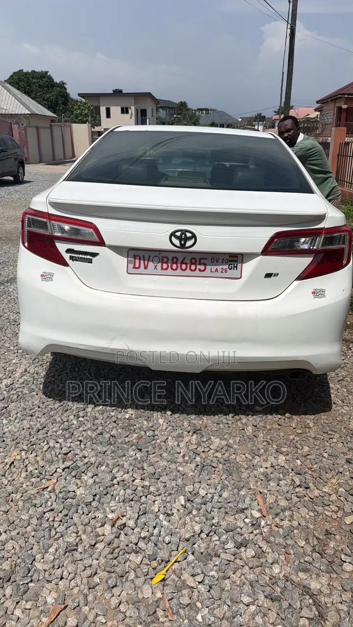 Toyota Camry SE 4dr Sedan (2.5L 4cyl 6A) 2014 White