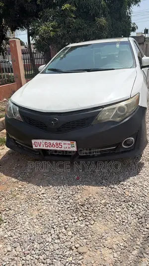 Toyota Camry SE 4dr Sedan (2.5L 4cyl 6A) 2014 White
