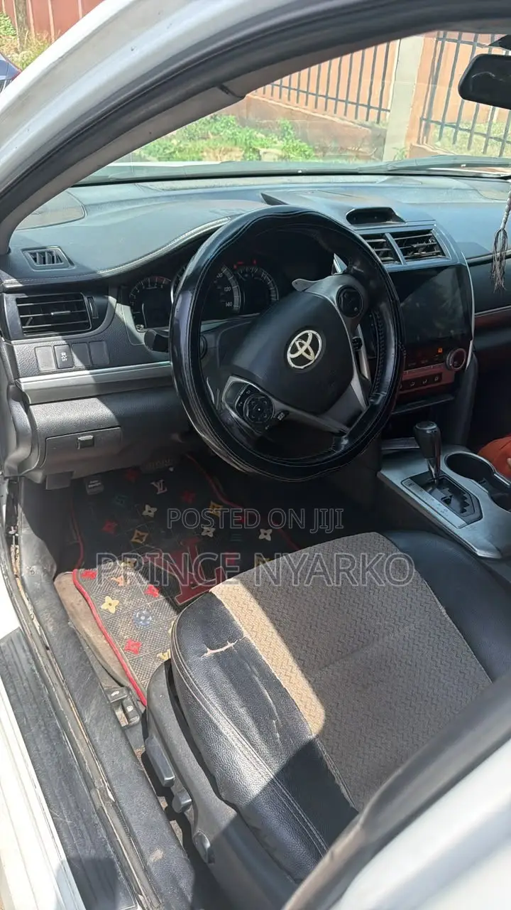 Toyota Camry SE 4dr Sedan (2.5L 4cyl 6A) 2014 White