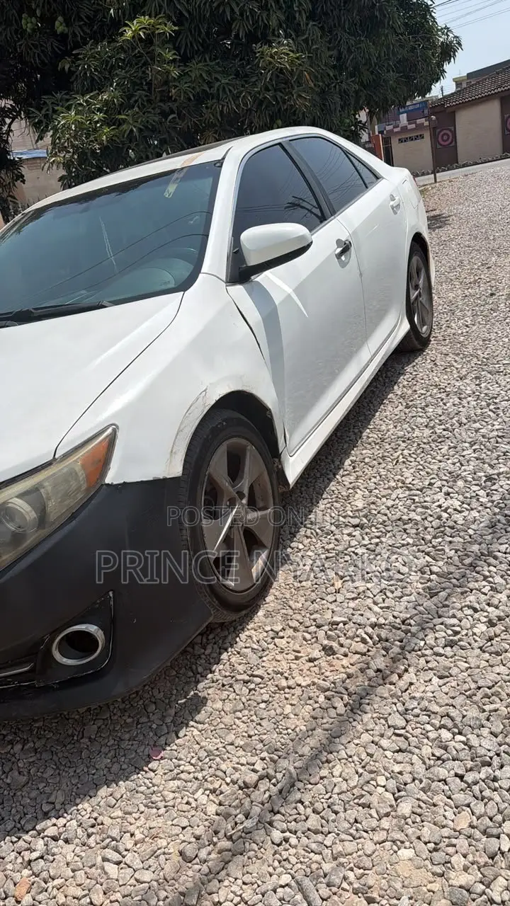 Toyota Camry SE 4dr Sedan (2.5L 4cyl 6A) 2014 White