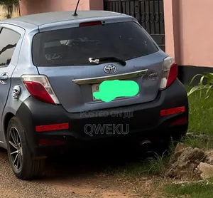 Toyota Yaris 2013 Blue