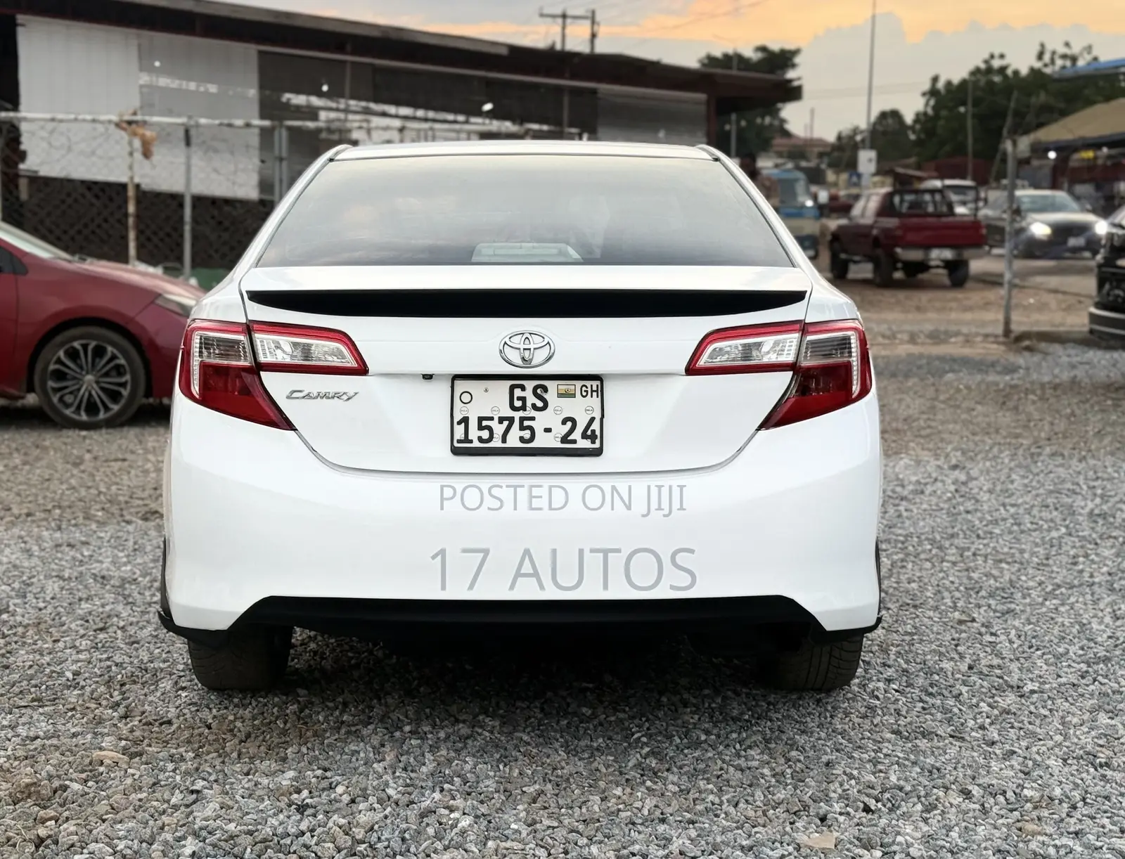 Toyota Camry LE 4dr Sedan (2.5L 4cyl 6A) 2013 White