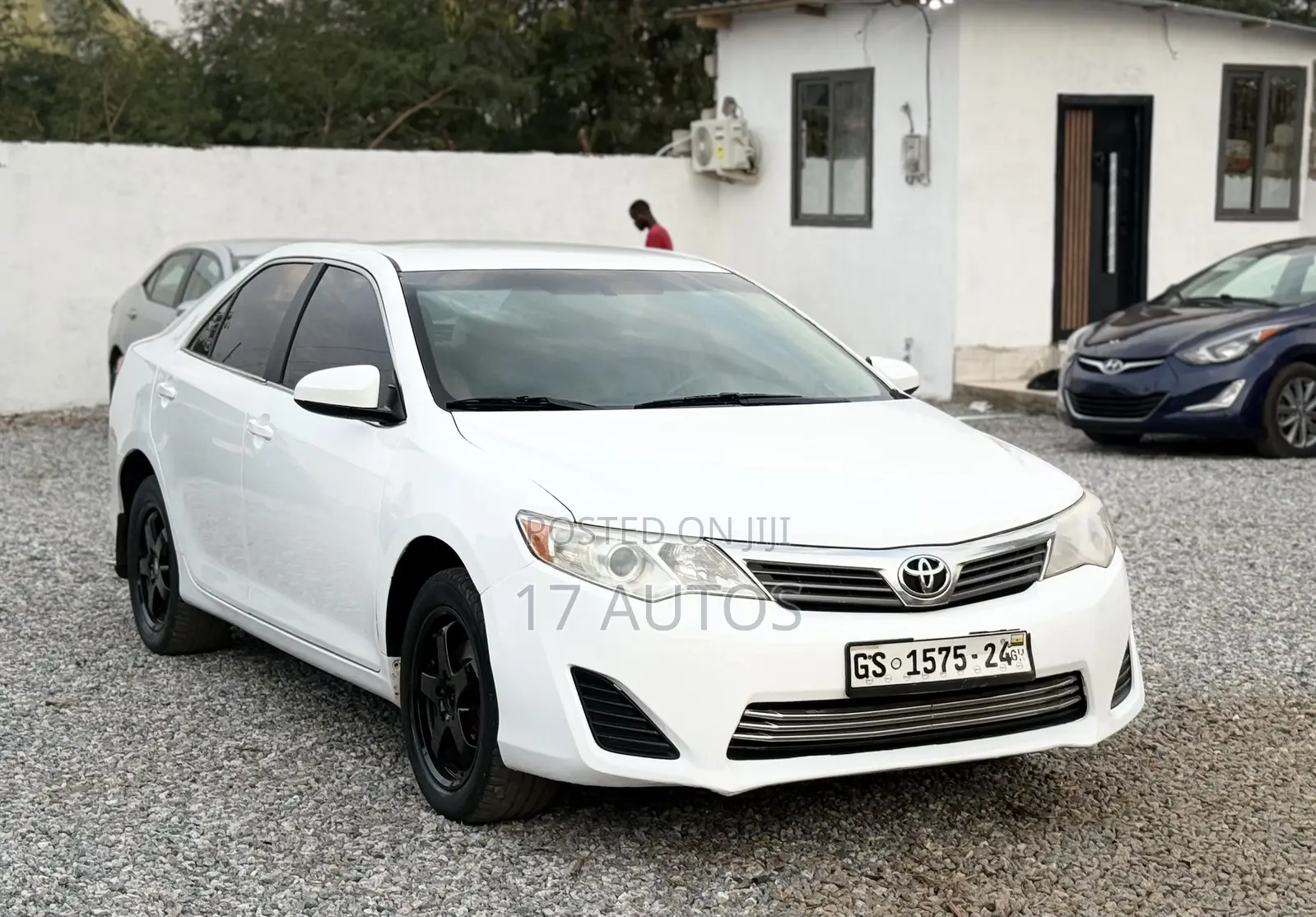 Toyota Camry LE 4dr Sedan (2.5L 4cyl 6A) 2013 White