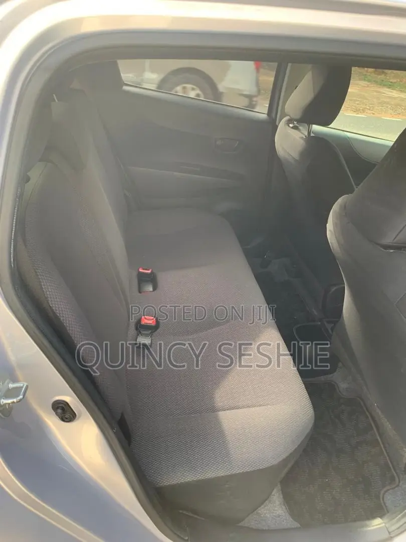 Toyota Vitz 2012 Ivory