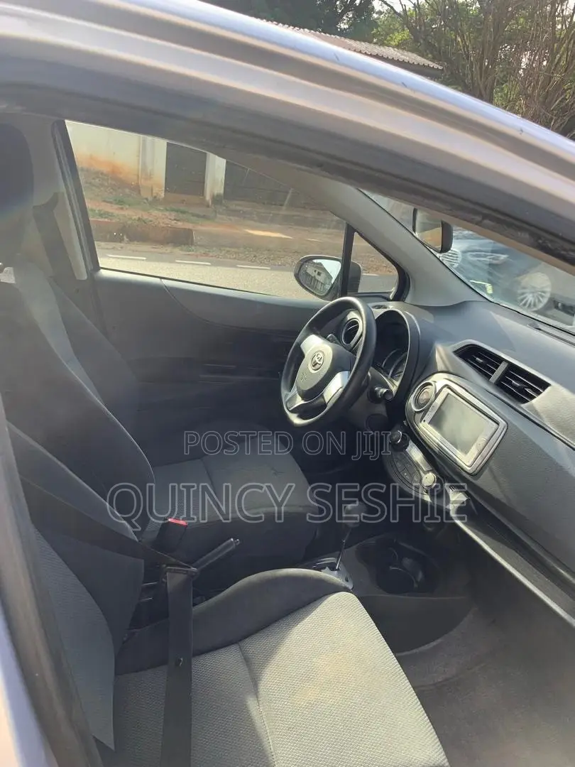 Toyota Vitz 2012 Ivory