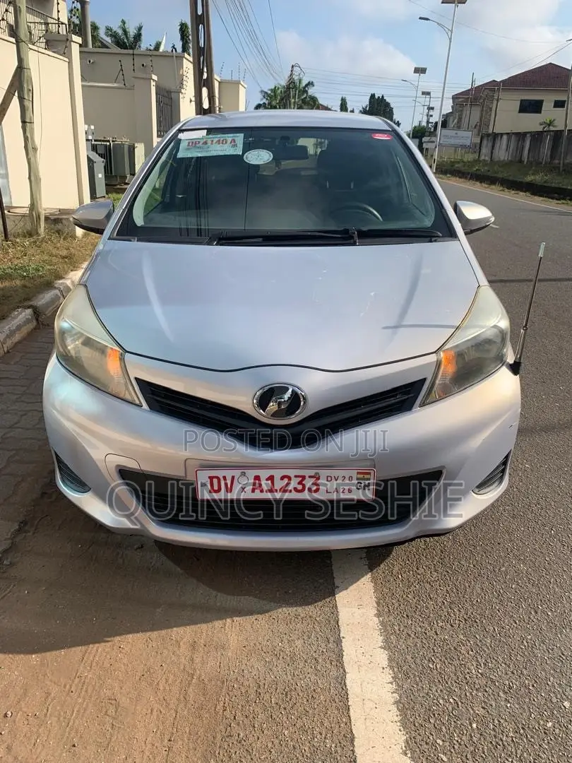 Toyota Vitz 2012 Ivory