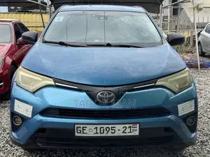 Toyota RAV4 LE 4dr SUV AWD (2.5L 4cyl 6A) 2018 Blue