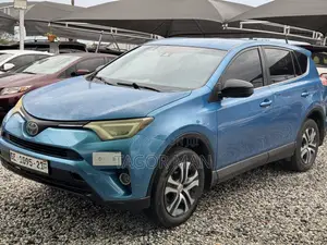 Toyota RAV4 LE 4dr SUV AWD (2.5L 4cyl 6A) 2018 Blue