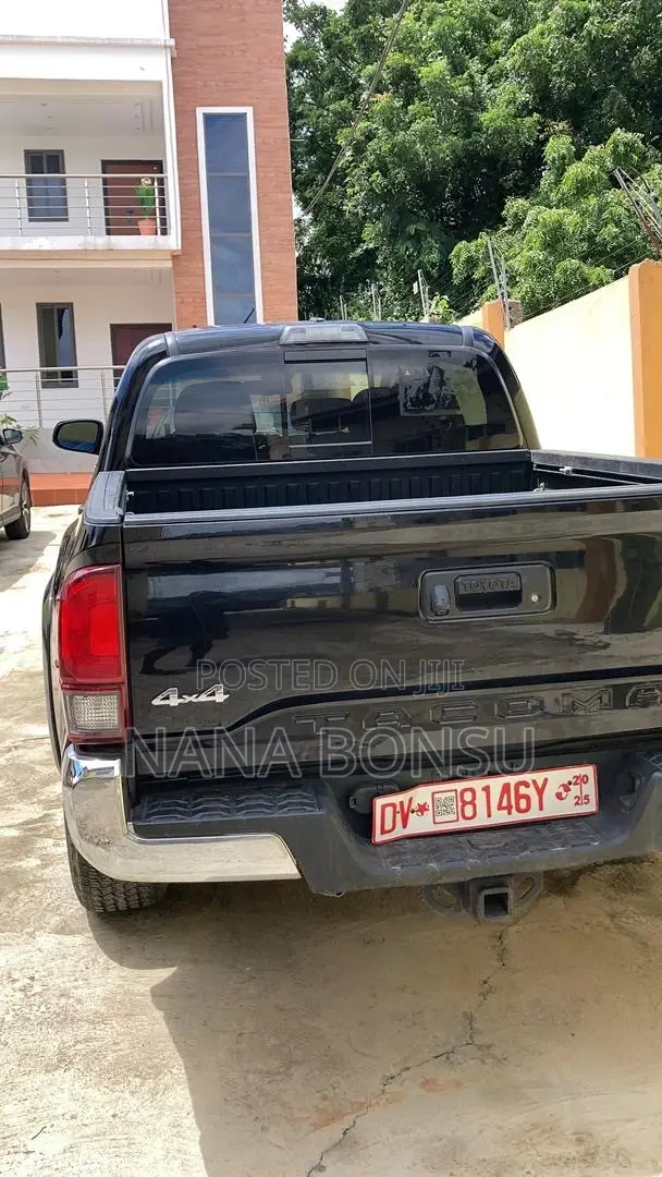 Toyota Tacoma 2022 Black