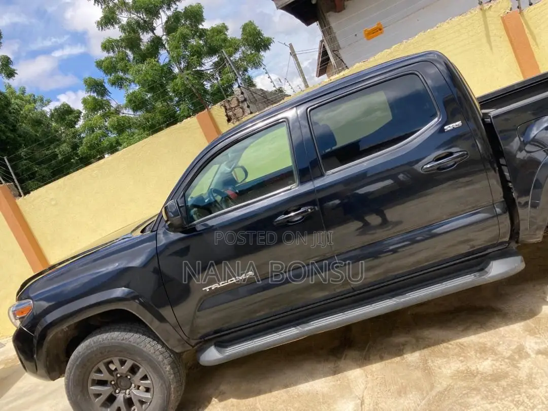 Toyota Tacoma 2022 Black