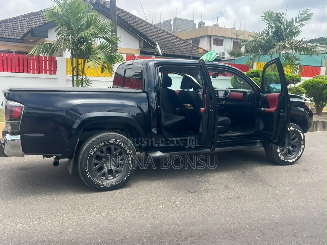 Toyota Tacoma 2022 Black