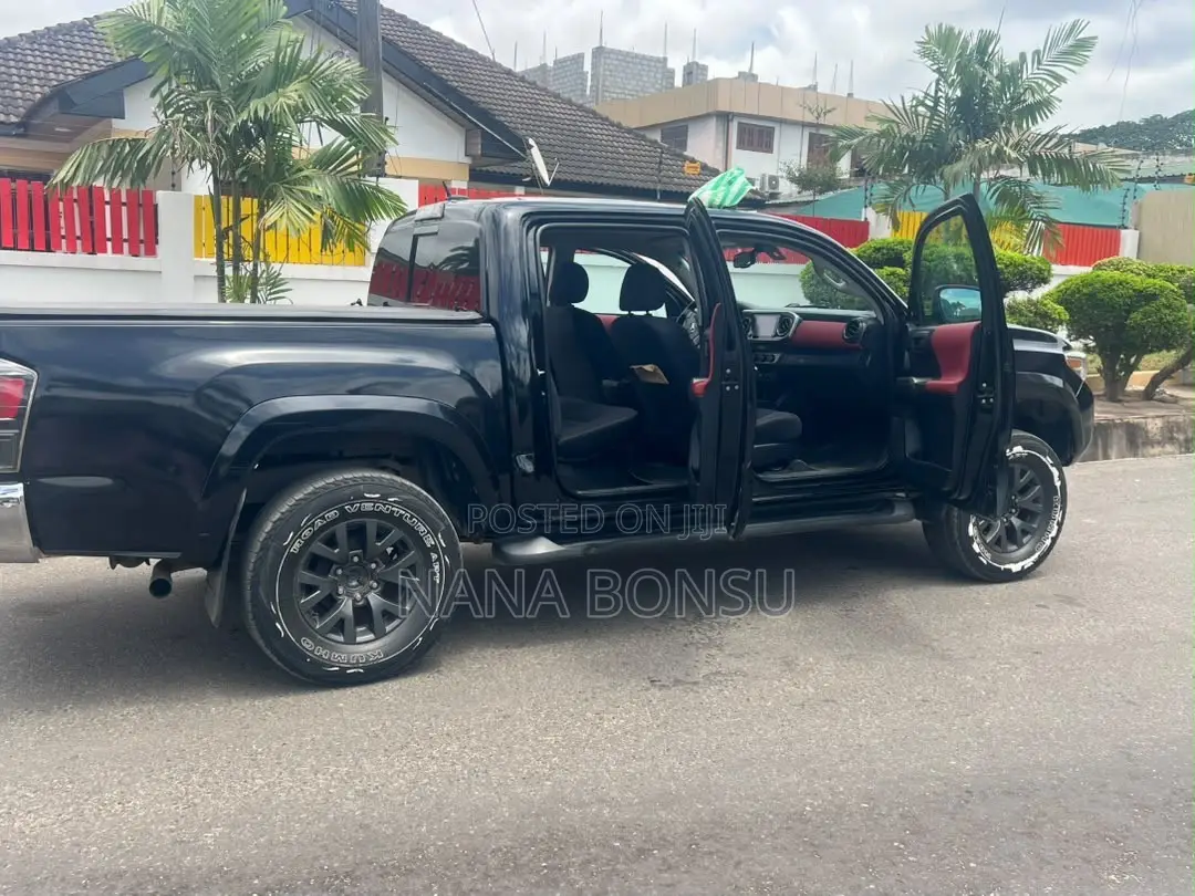 Toyota Tacoma 2022 Black