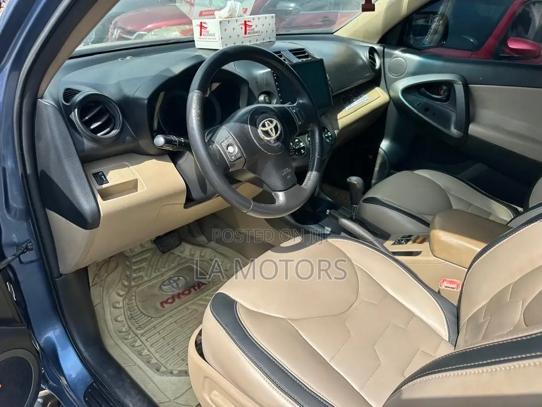 Toyota RAV4 2012 Blue