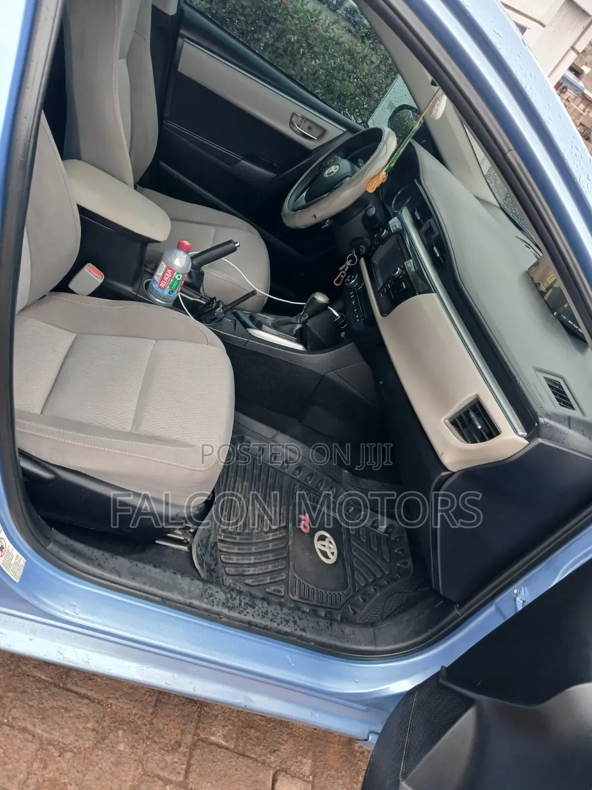 Toyota Corolla LE Premium 4dr Sedan (1.8L 4cyl CVT) 2015 Blue