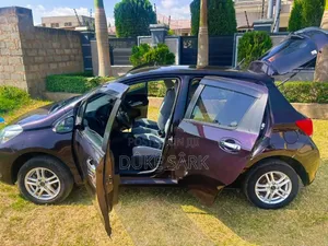 Toyota Vitz 1.5 FWD 5dr 2015 Black