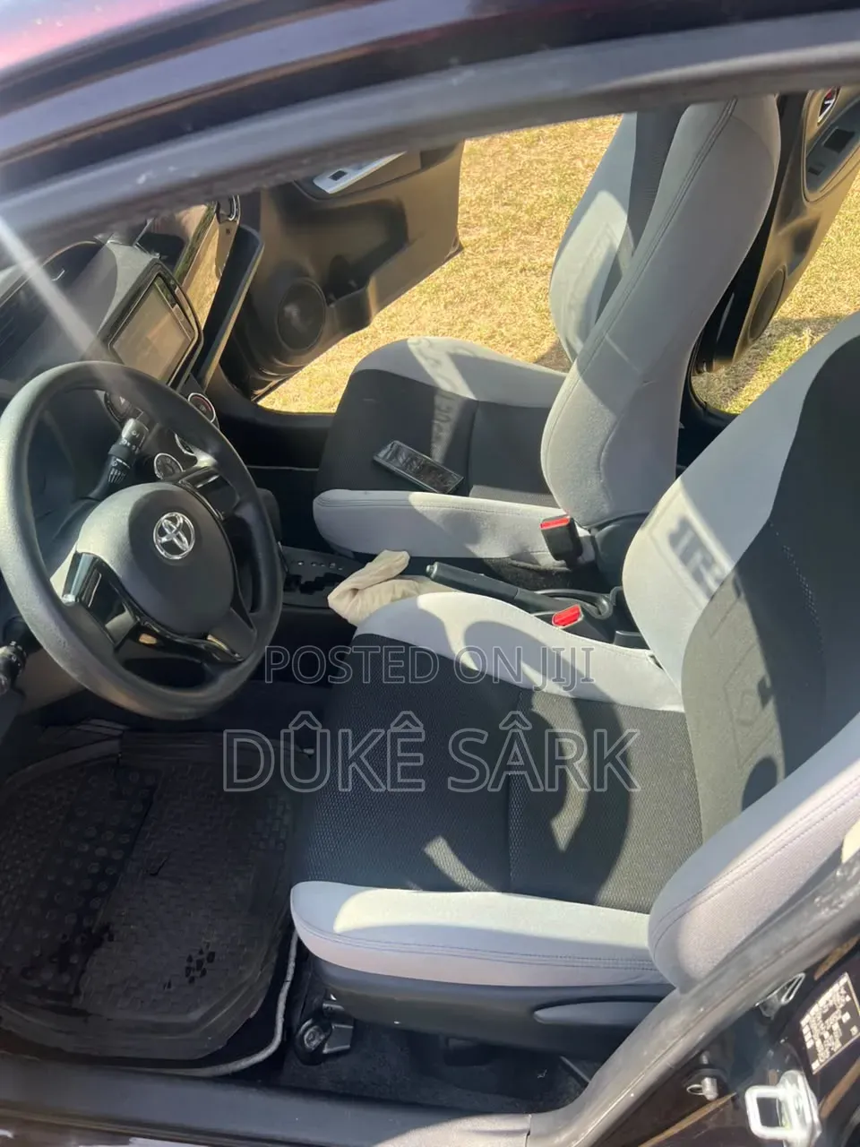 Toyota Vitz 1.5 FWD 5dr 2015 Black