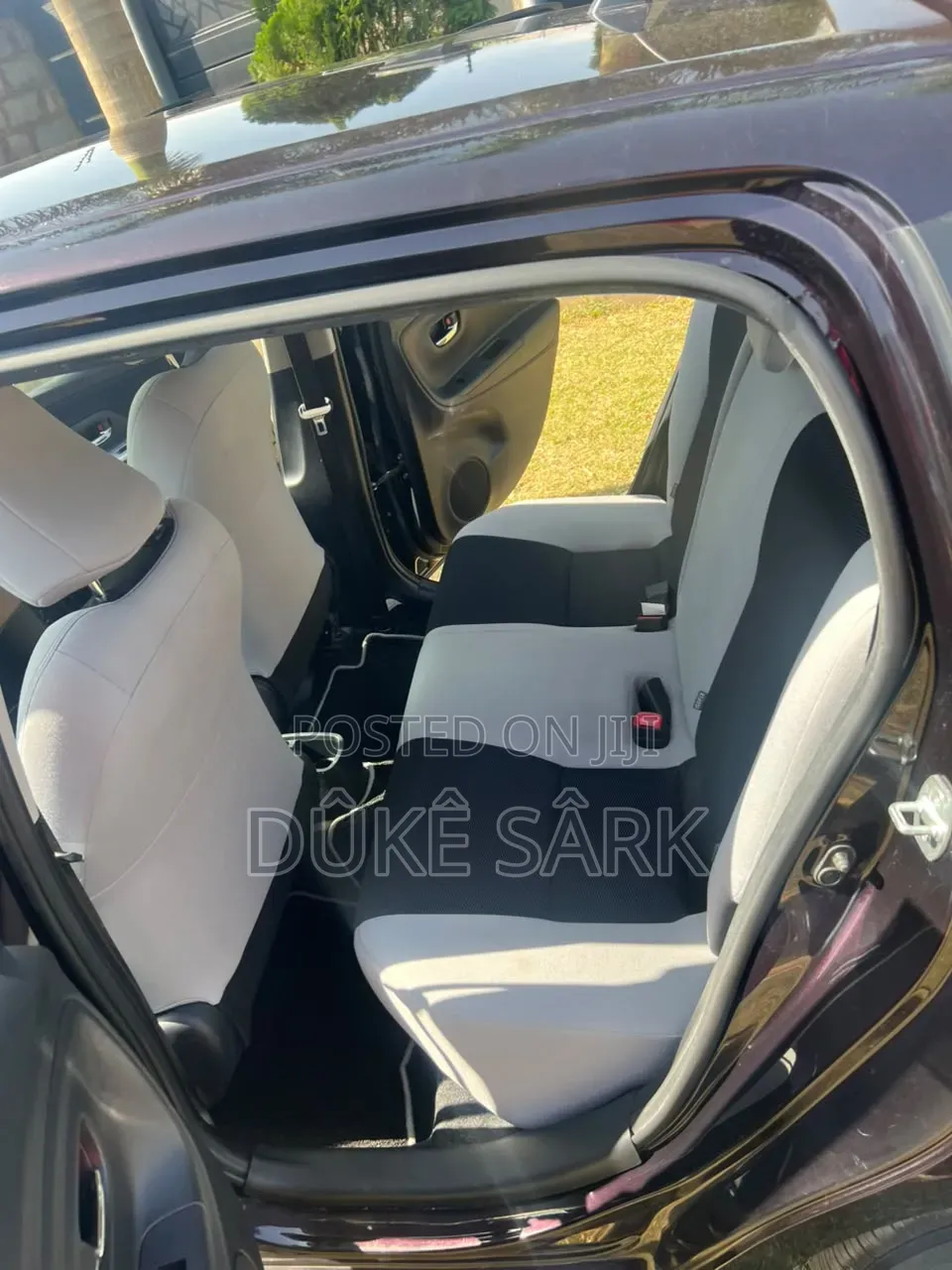 Toyota Vitz 1.5 FWD 5dr 2015 Black