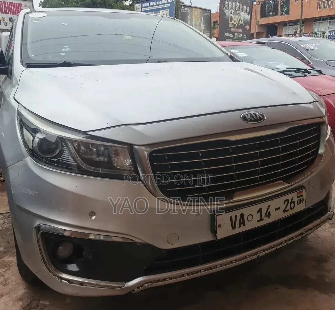 Kia Carnival 2016 Silver