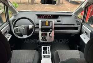 Toyota Voxy X 2WD 8-Seater 2012 Silver