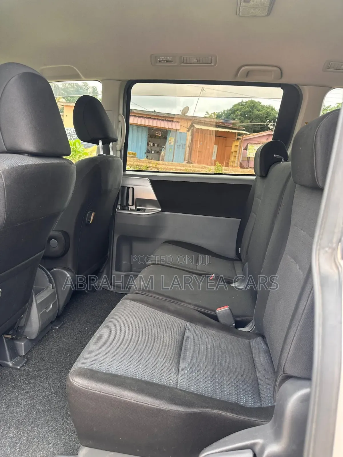 Toyota Voxy X 2WD 8-Seater 2012 Silver