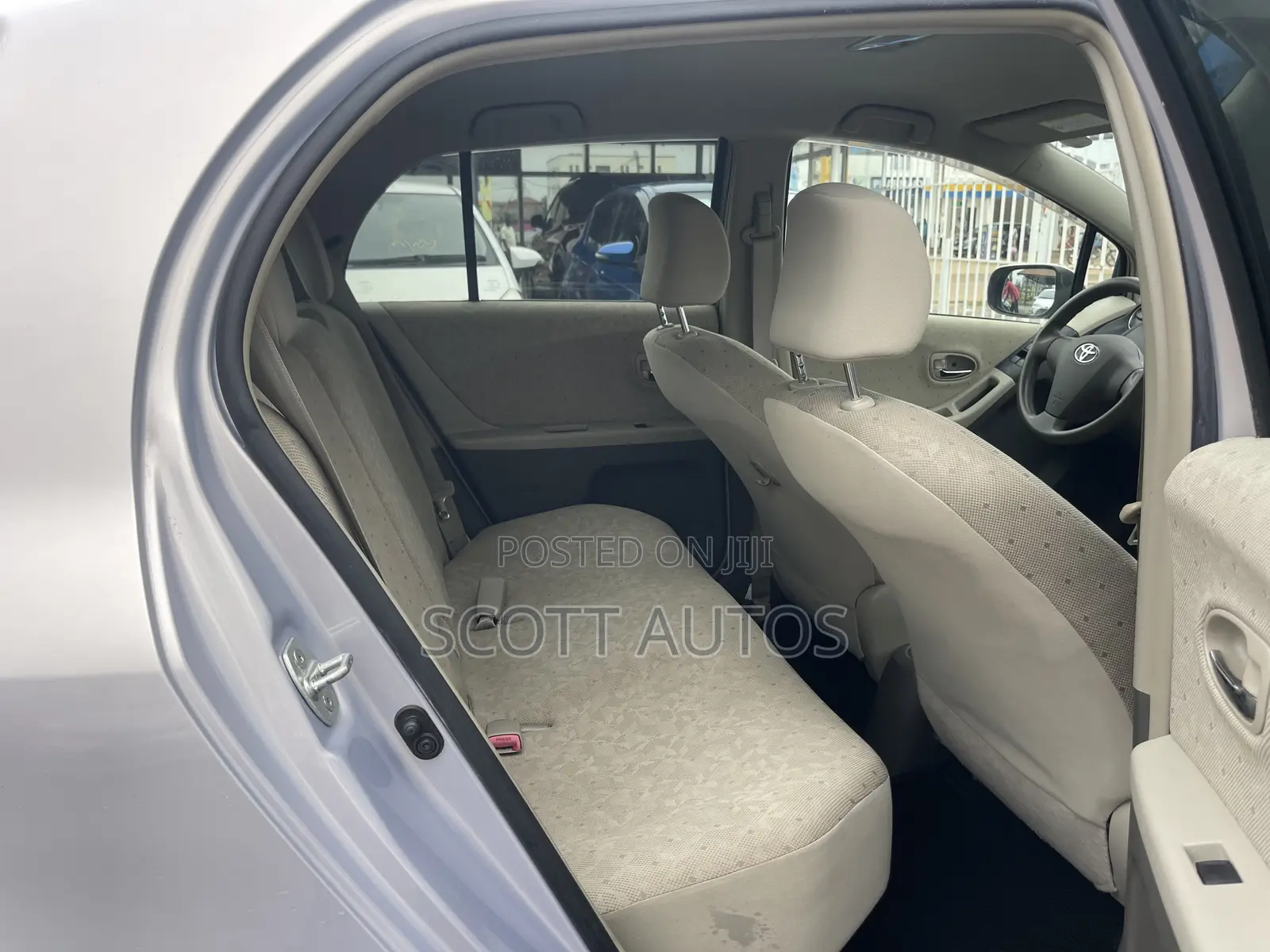 Toyota Vitz 1.3 AWD 3dr 2010 Silver
