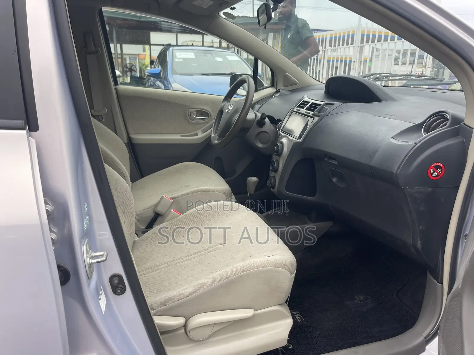 Toyota Vitz 1.3 AWD 3dr 2010 Silver