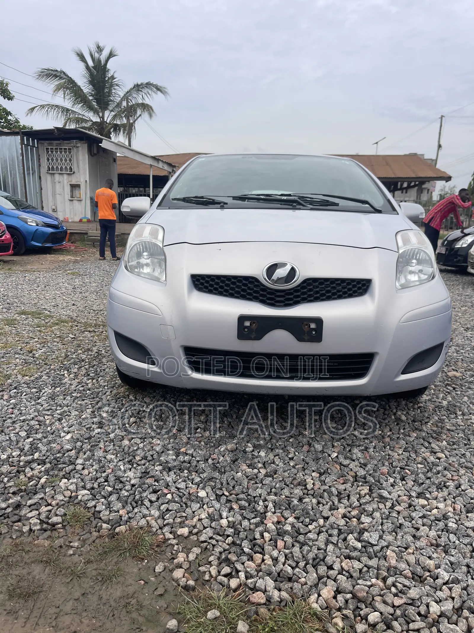 Toyota Vitz 1.3 AWD 3dr 2010 Silver