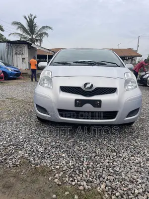 Toyota Vitz 1.3 AWD 3dr 2010 Silver