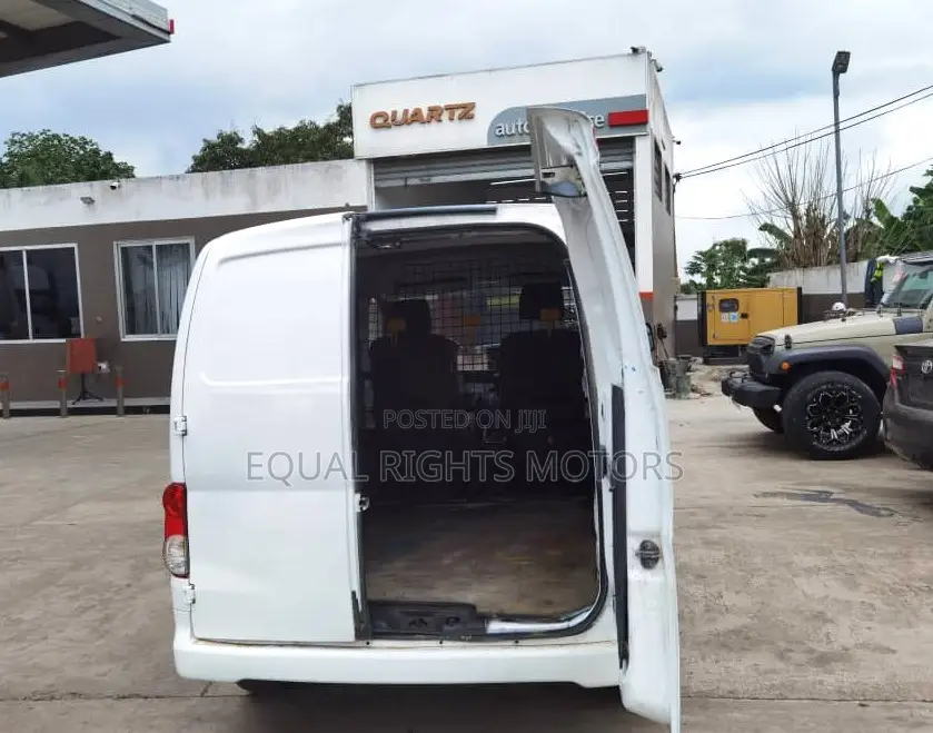 Nissan NV200 2018 White
