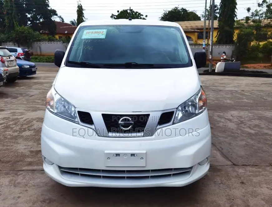 Nissan NV200 2018 White